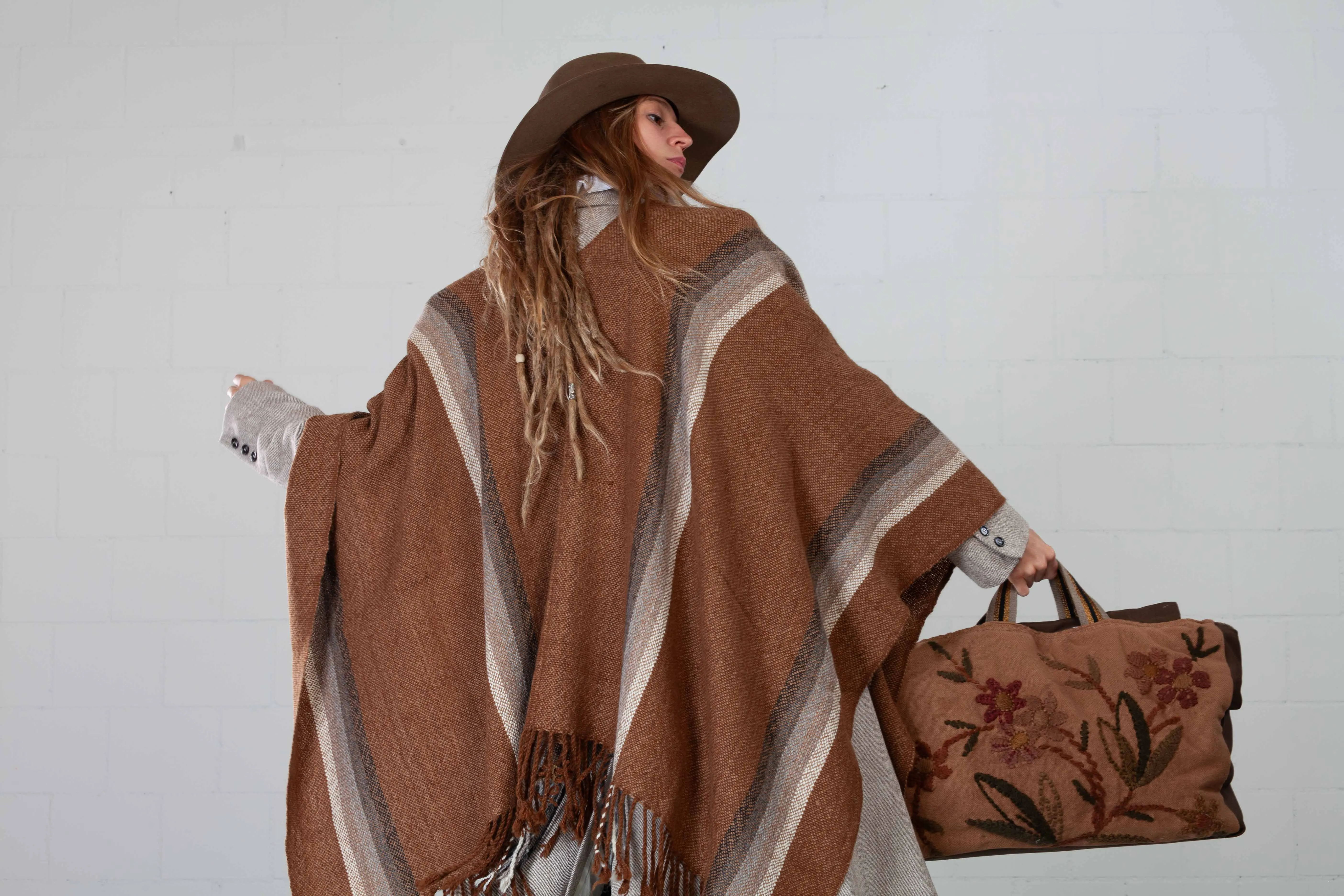 Handwoven Poncho - Proyecto Origenes