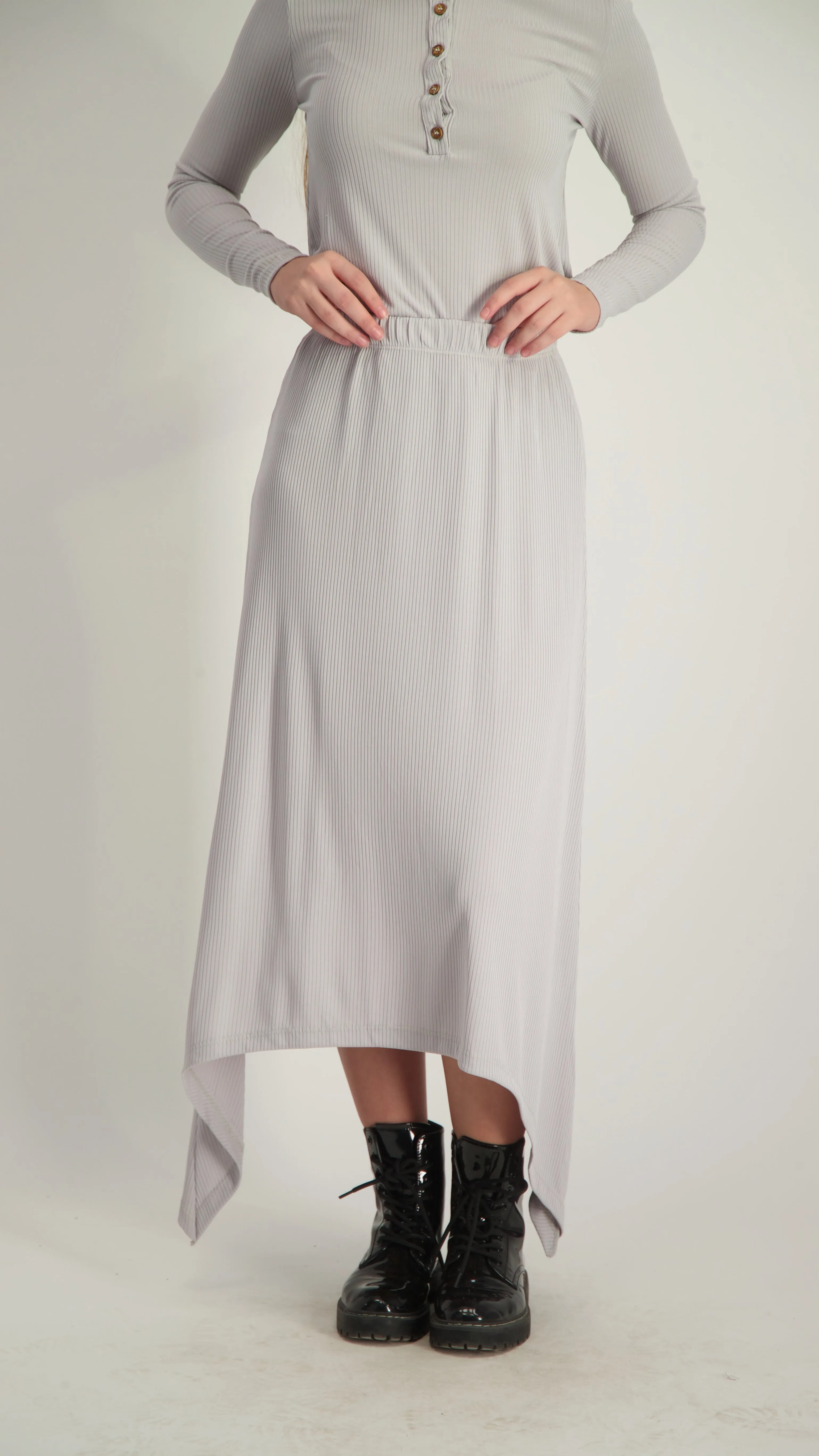 Ribbed Asymmetric Skirt / Grey