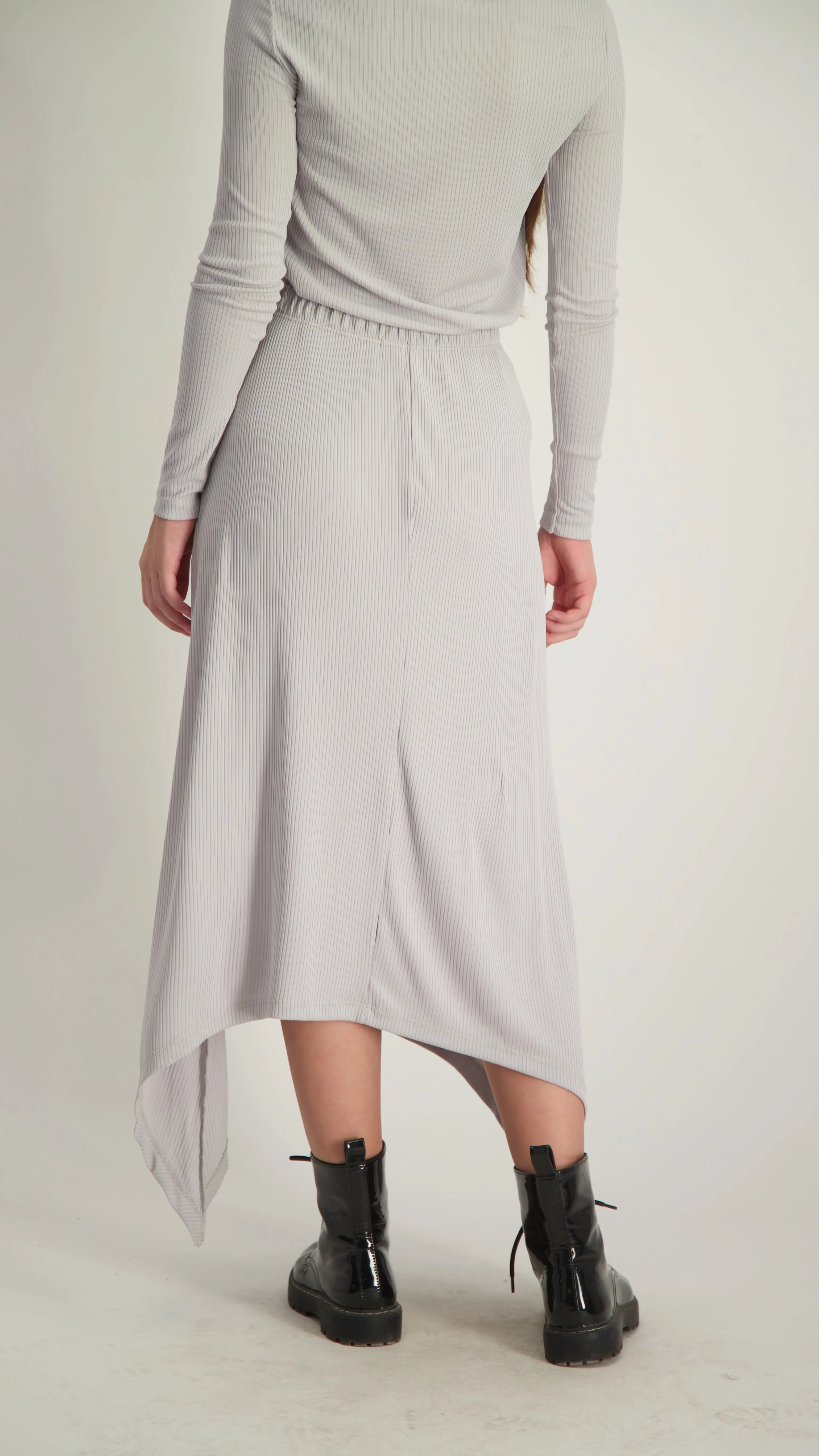 Ribbed Asymmetric Skirt / Grey