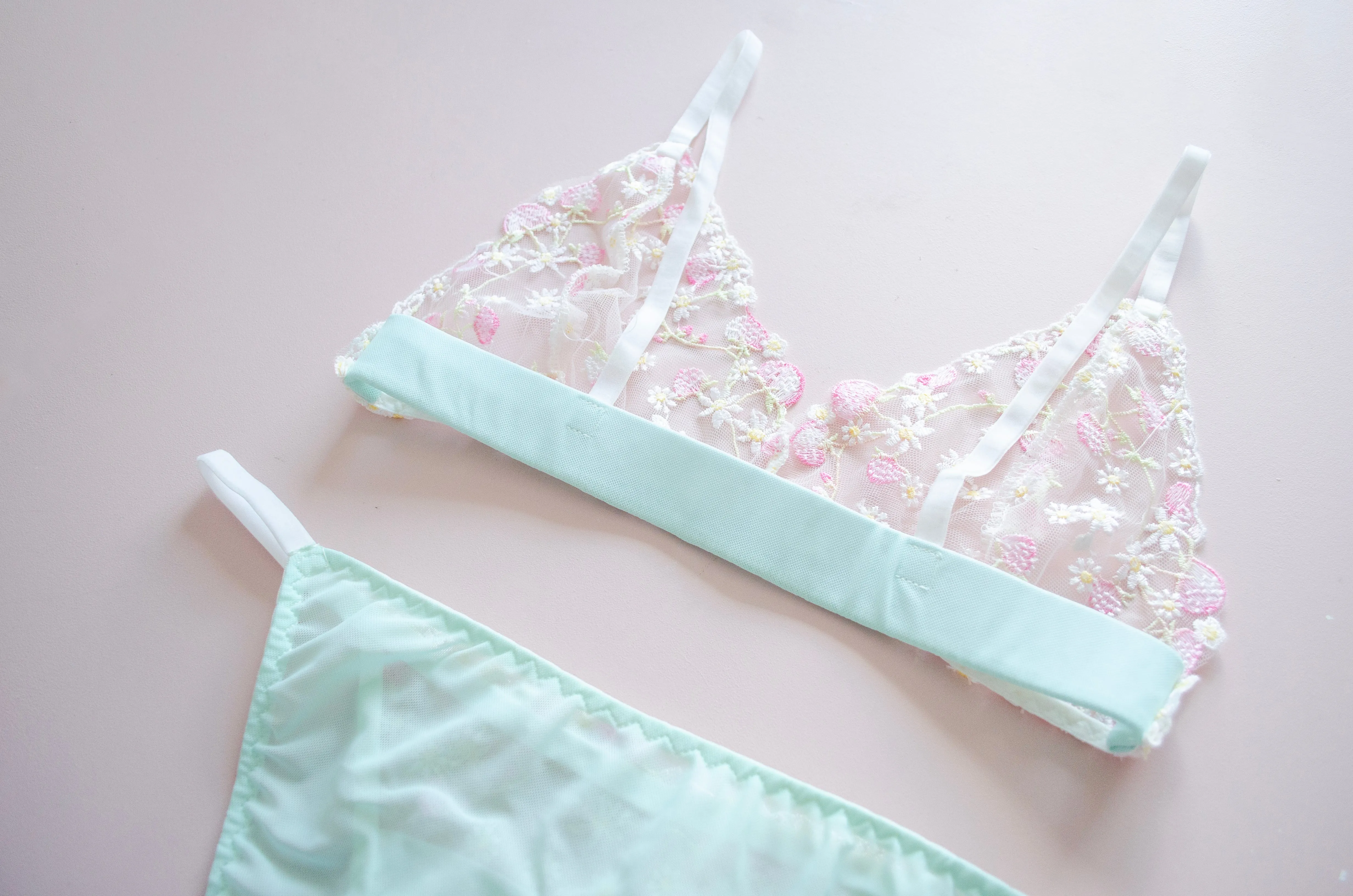 Straberry Mint Lace Set